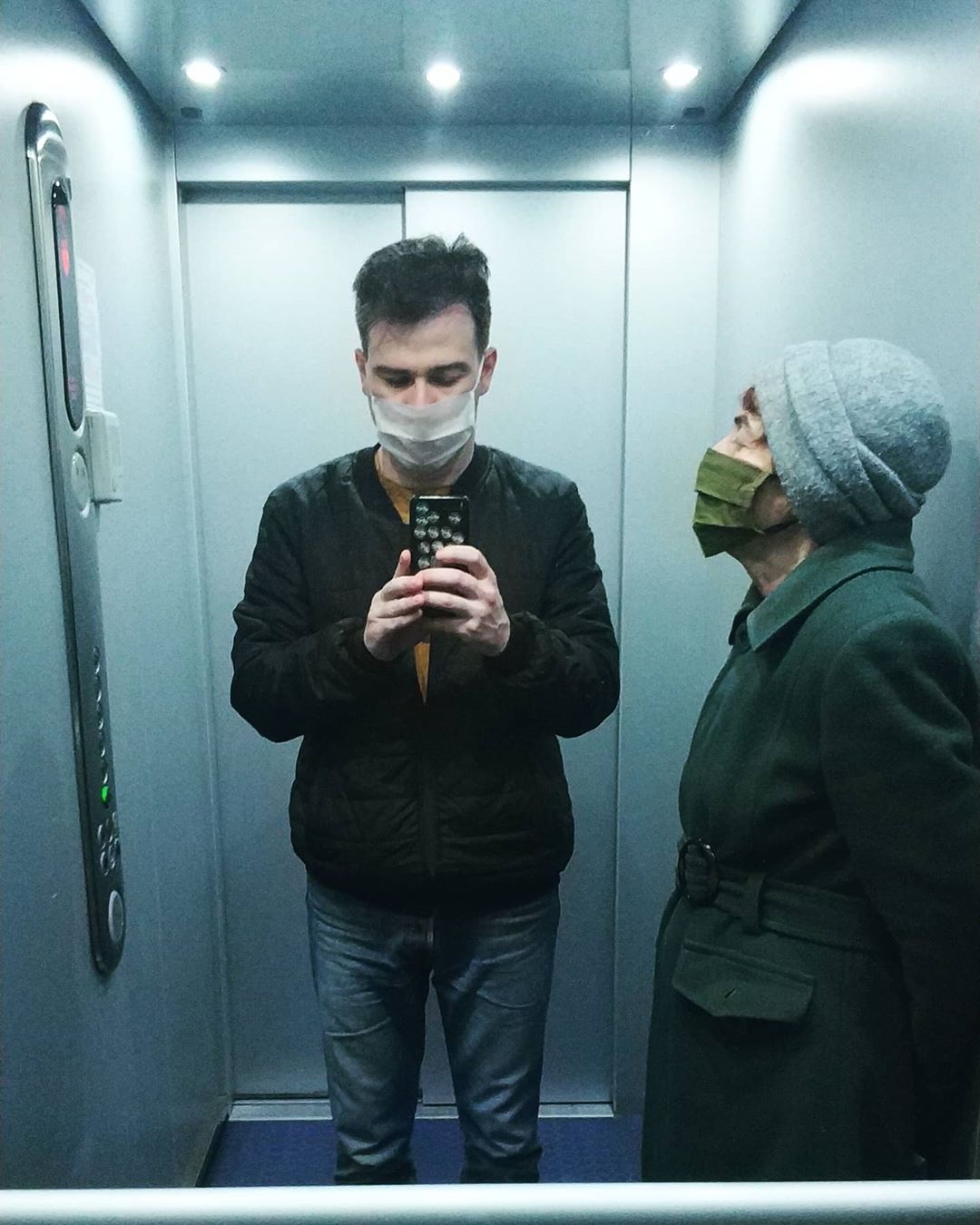 Совместное фото в лифте