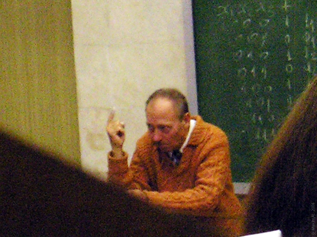 Н. И. Корсунов с пальцем